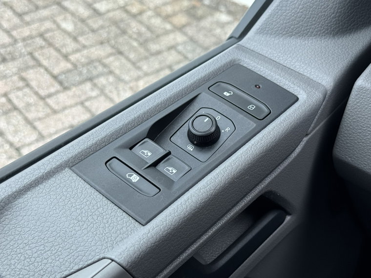 Vehicle Image 28