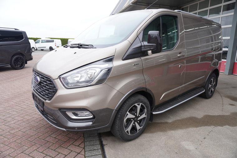 Vehicle Image 9