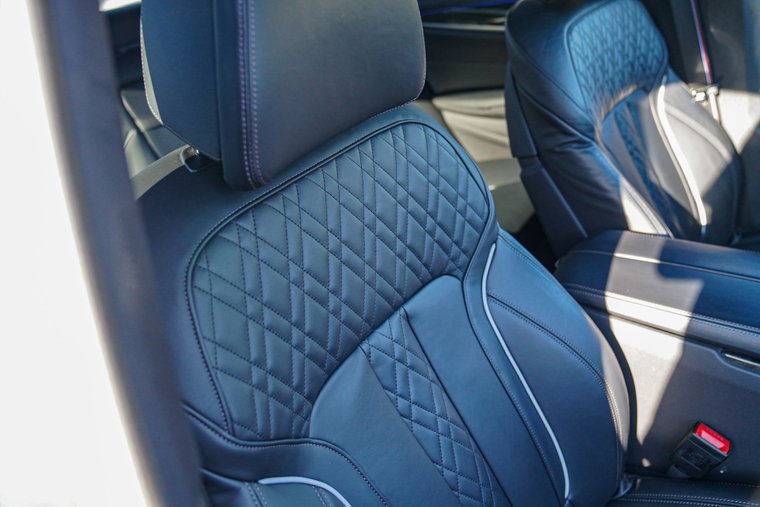Vehicle Image 19