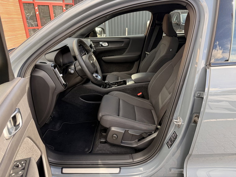 Vehicle Image 38