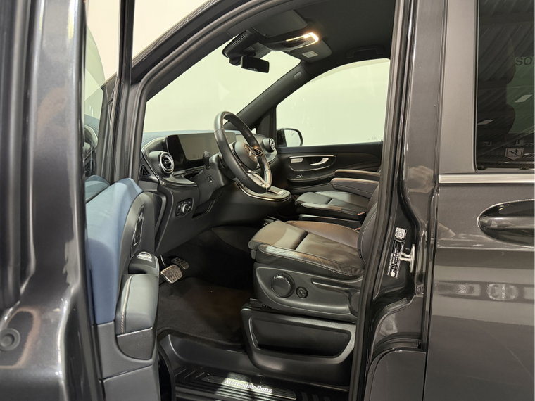 Vehicle Image 35