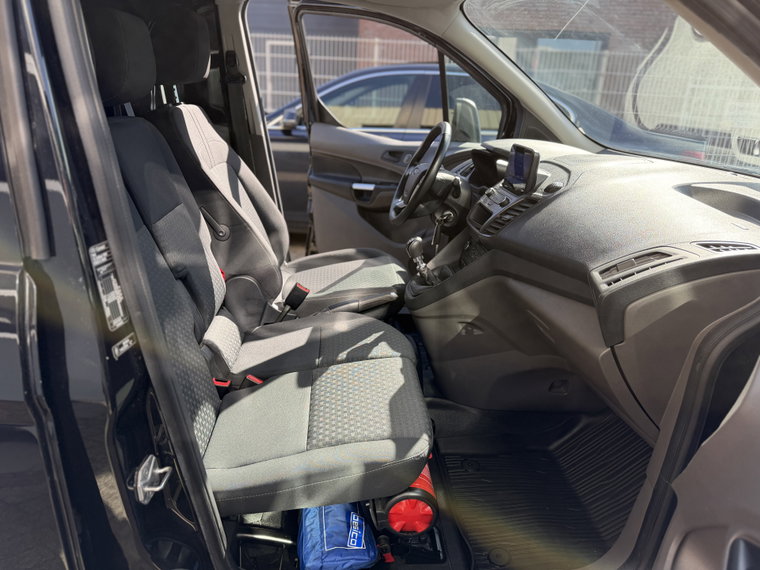 Vehicle Image 25