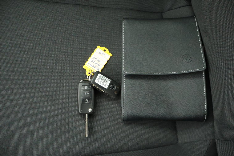Vehicle Image 25