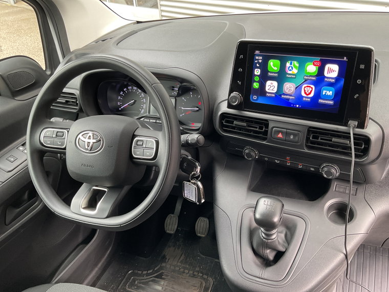 Vehicle Image 12