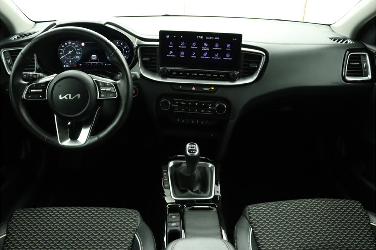 Vehicle Image 32