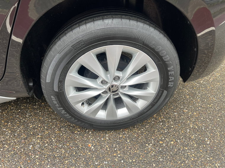 Vehicle Image 16