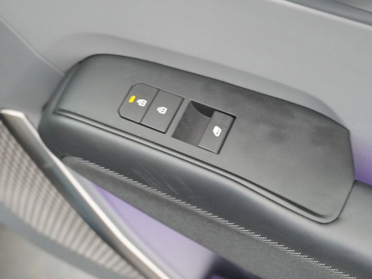 Vehicle Image 38
