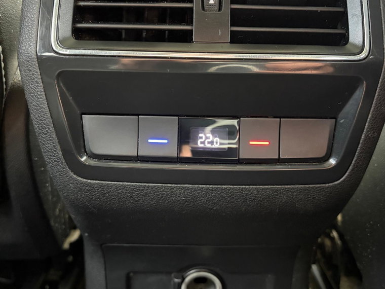 Vehicle Image 28