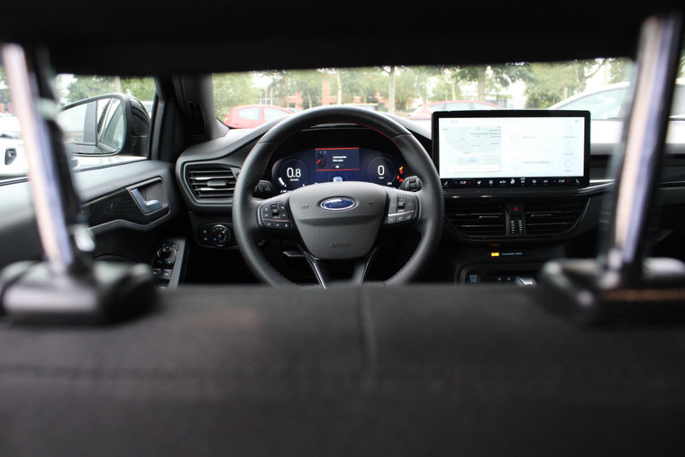 Vehicle Image 16