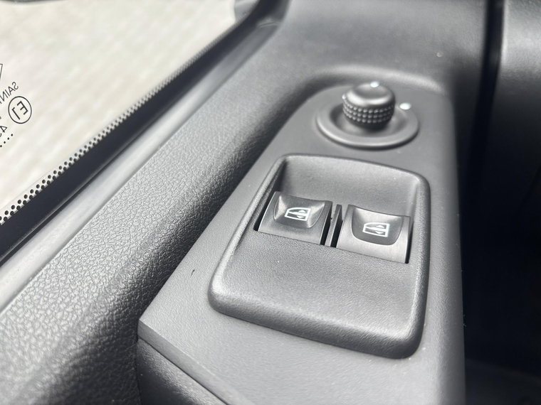 Vehicle Image 32