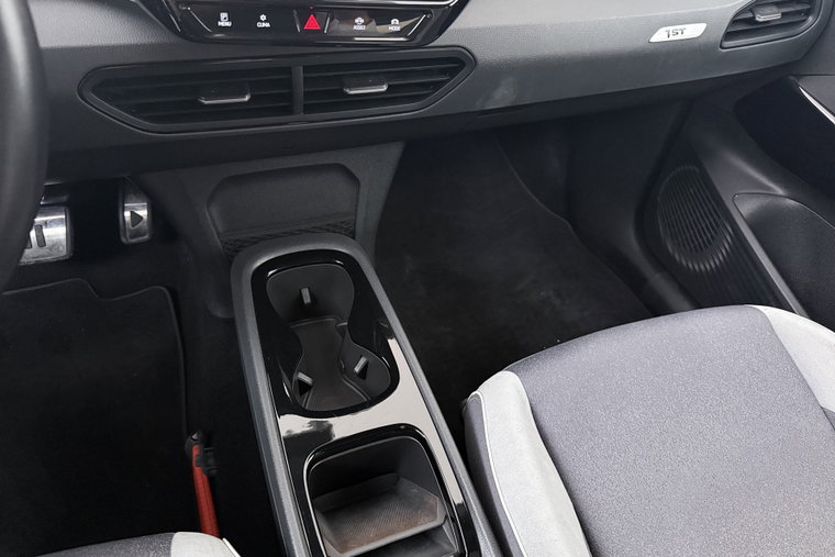 Vehicle Image 25