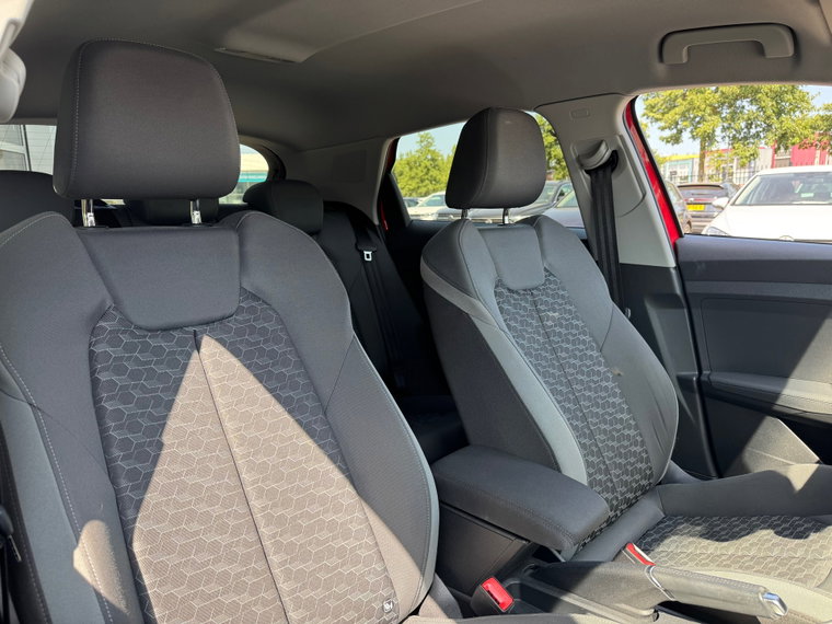 Vehicle Image 32