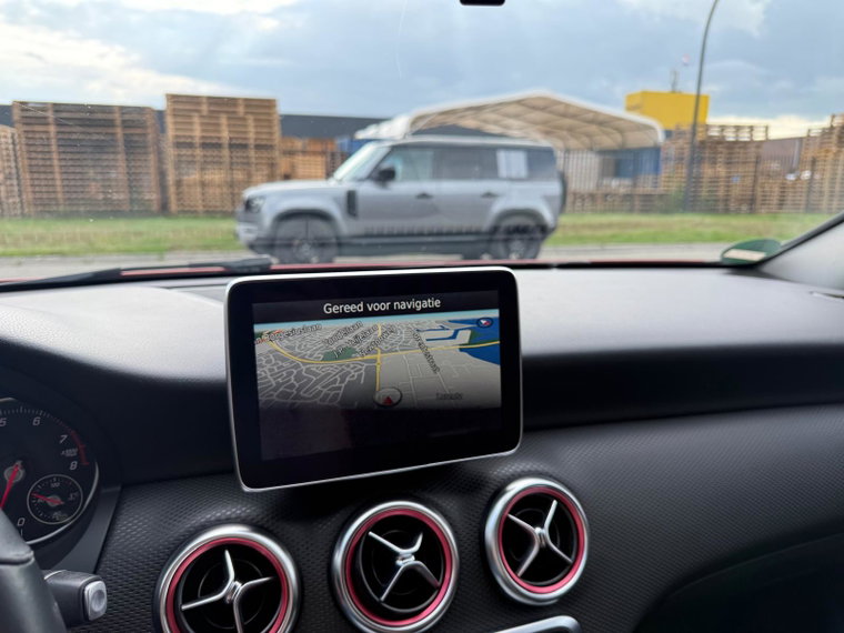 Vehicle Image 25
