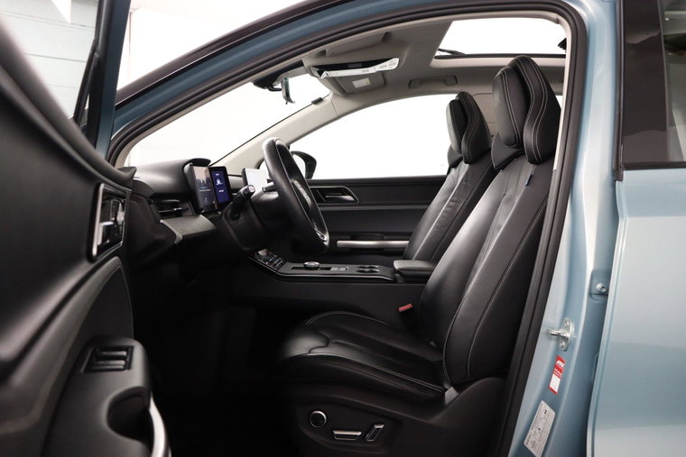 Vehicle Image 16