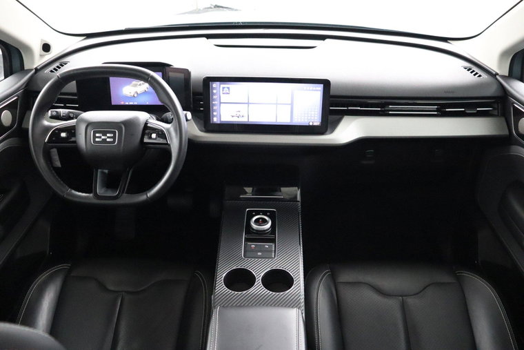 Vehicle Image 10