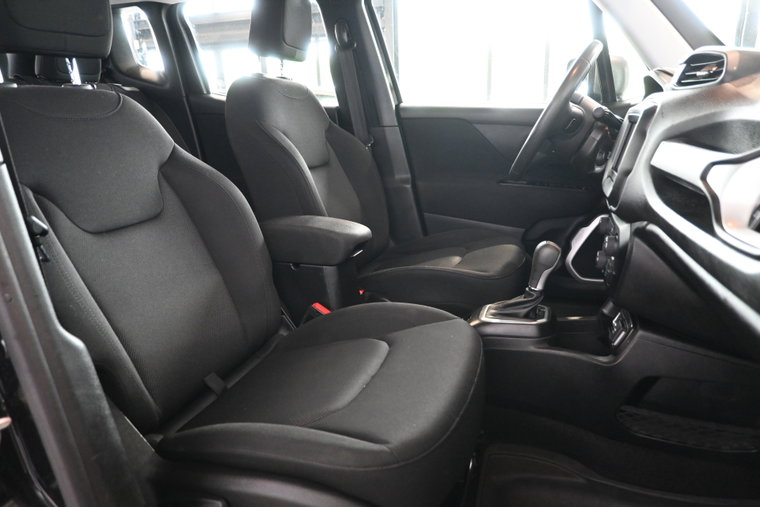 Vehicle Image 25