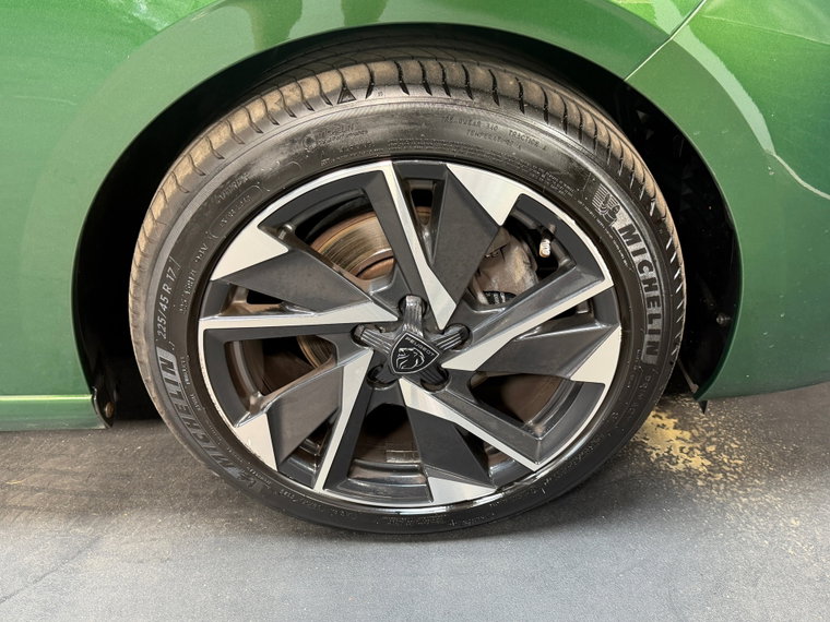 Vehicle Image 25