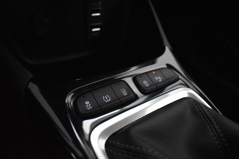 Vehicle Image 25
