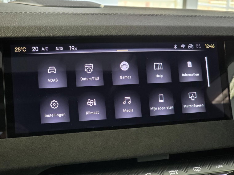 Vehicle Image 32