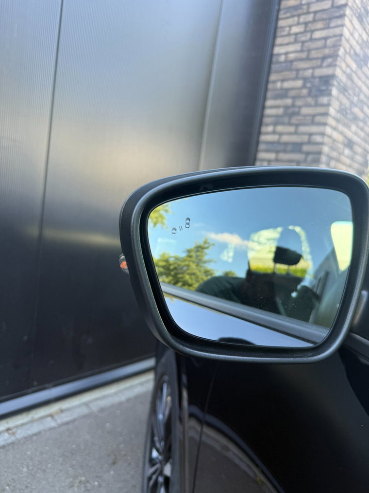 Vehicle Image 35