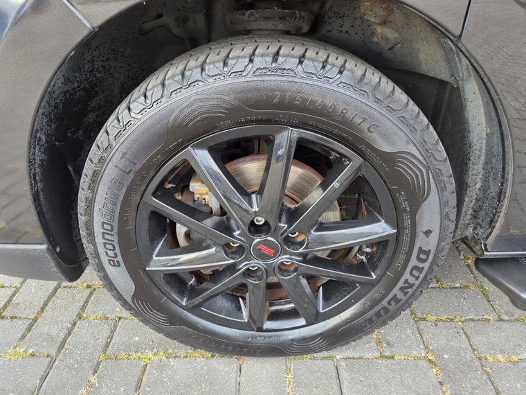 Vehicle Image 32
