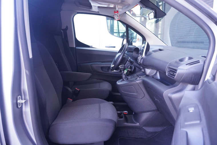 Vehicle Image 19