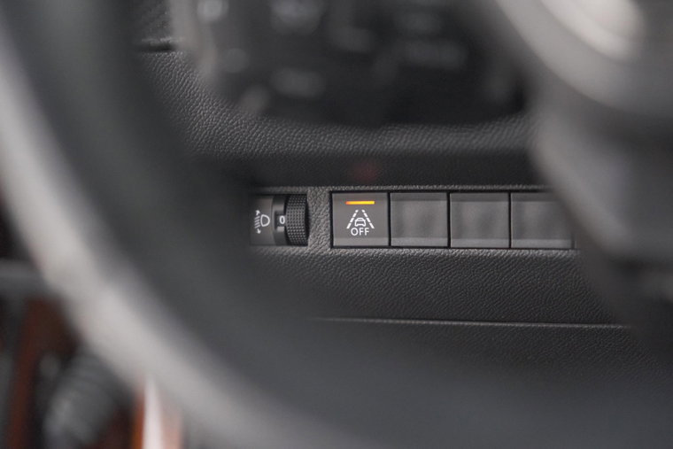 Vehicle Image 25
