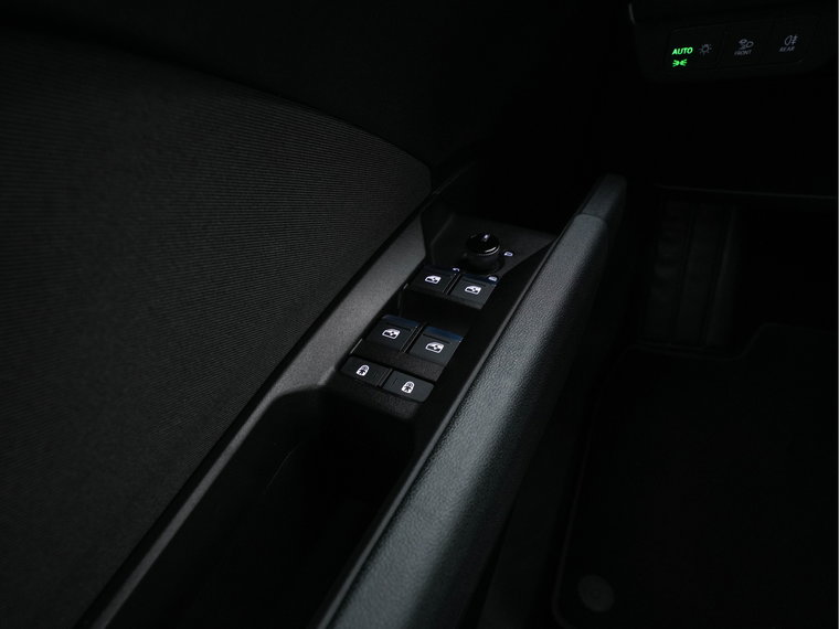 Vehicle Image 23