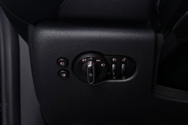 Vehicle Image 38