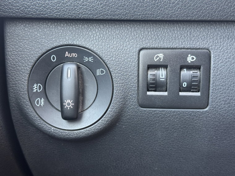 Vehicle Image 28