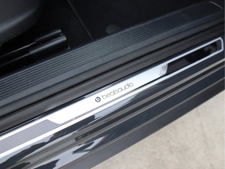 Vehicle Image 35