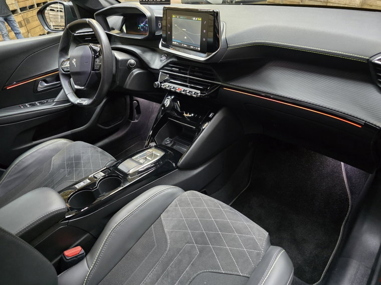 Vehicle Image 8