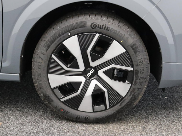 Vehicle Image 40