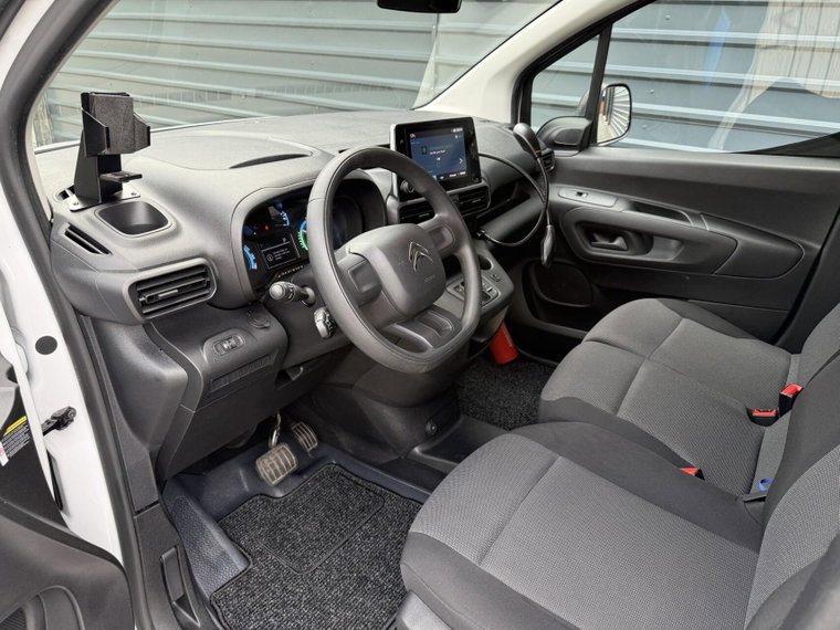 Vehicle Image 11