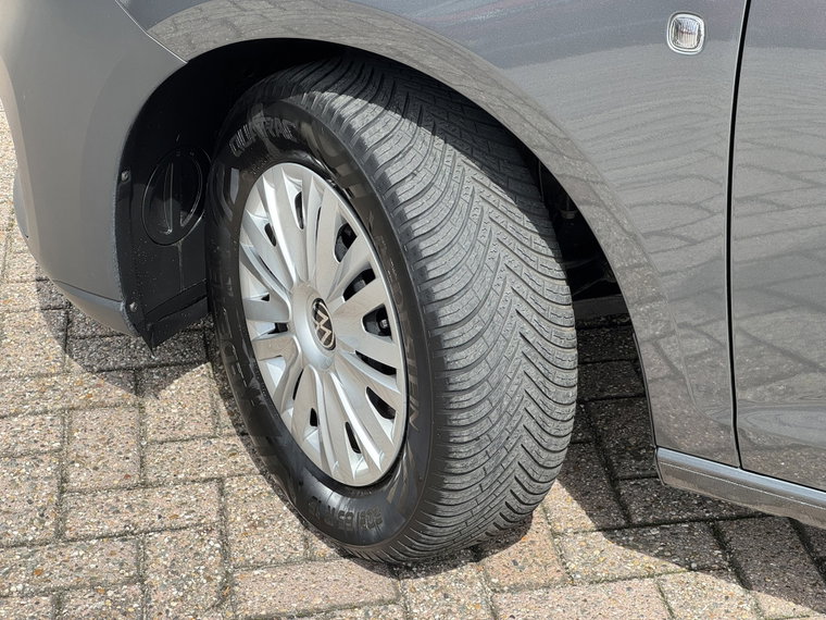 Vehicle Image 36