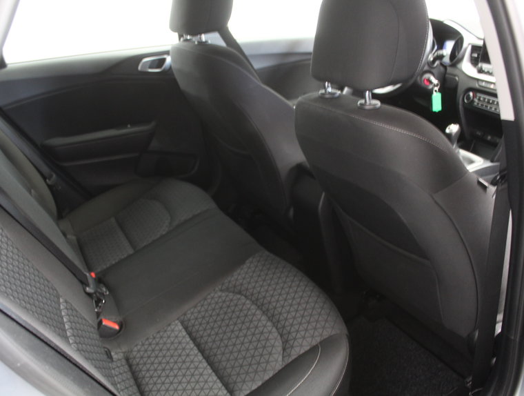 Vehicle Image 32