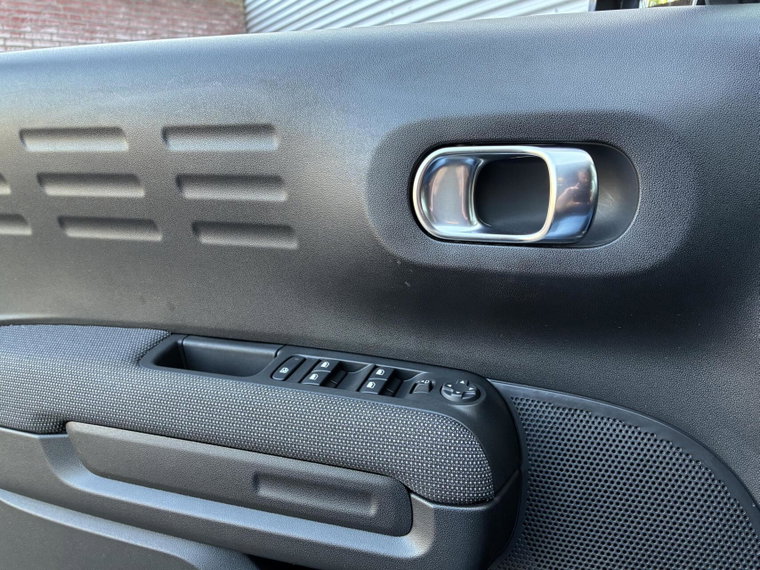 Vehicle Image 26