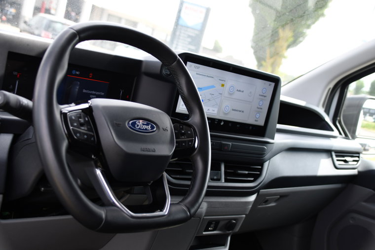 Vehicle Image 12