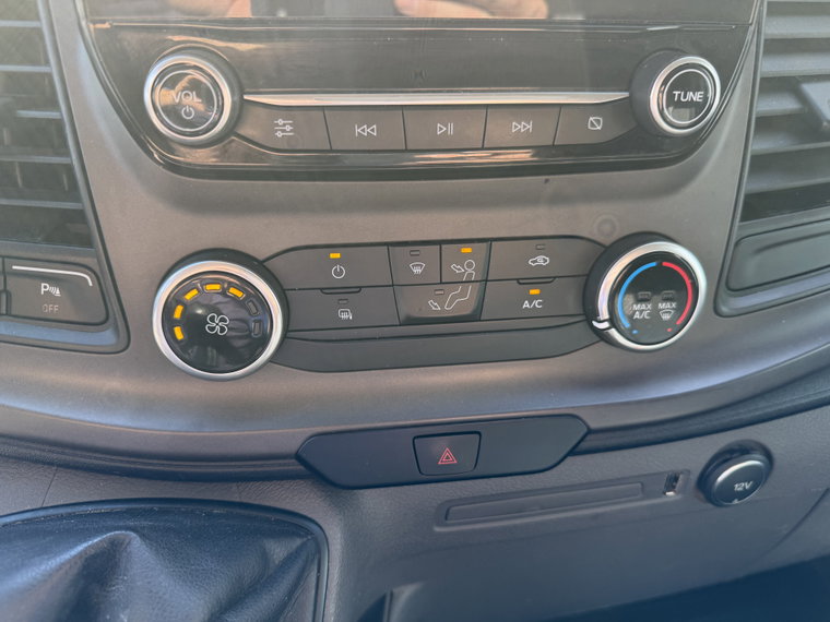 Vehicle Image 28