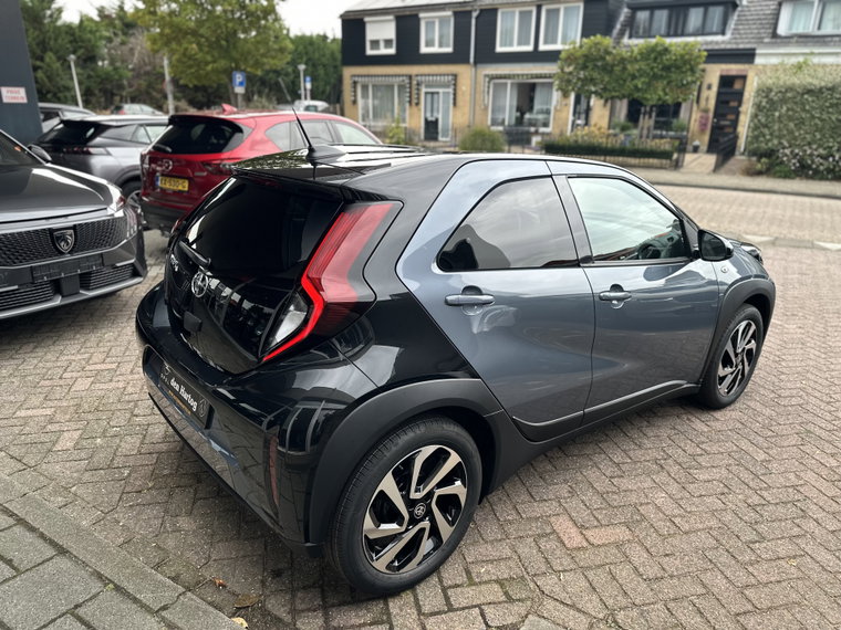 Vehicle Image 28