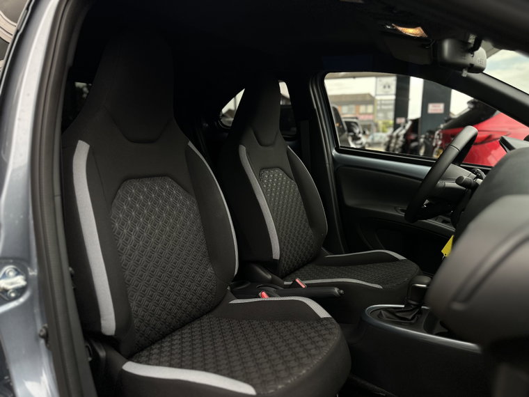 Vehicle Image 11
