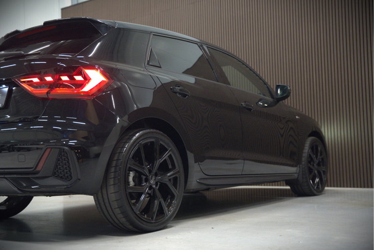 Vehicle Image 25