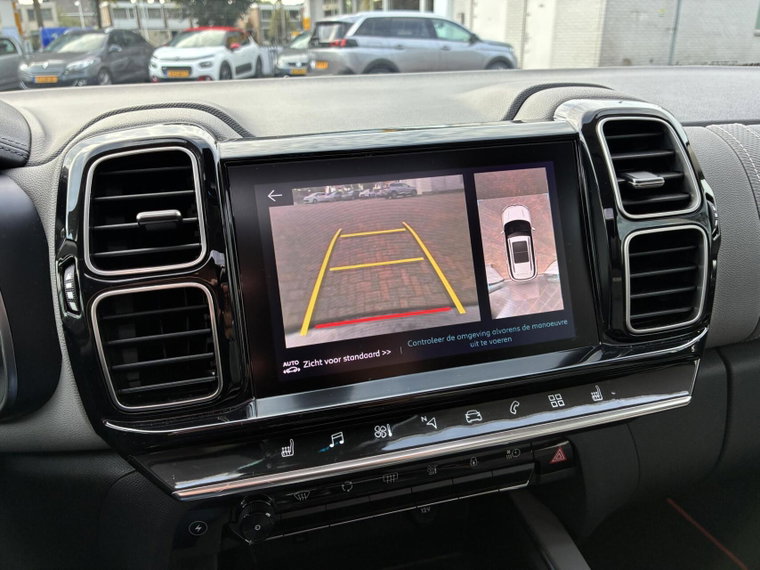 Vehicle Image 21