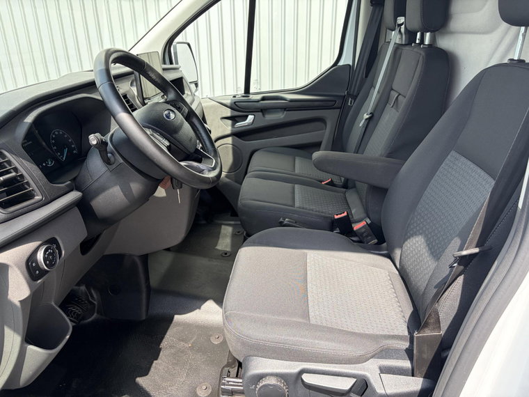Vehicle Image 18