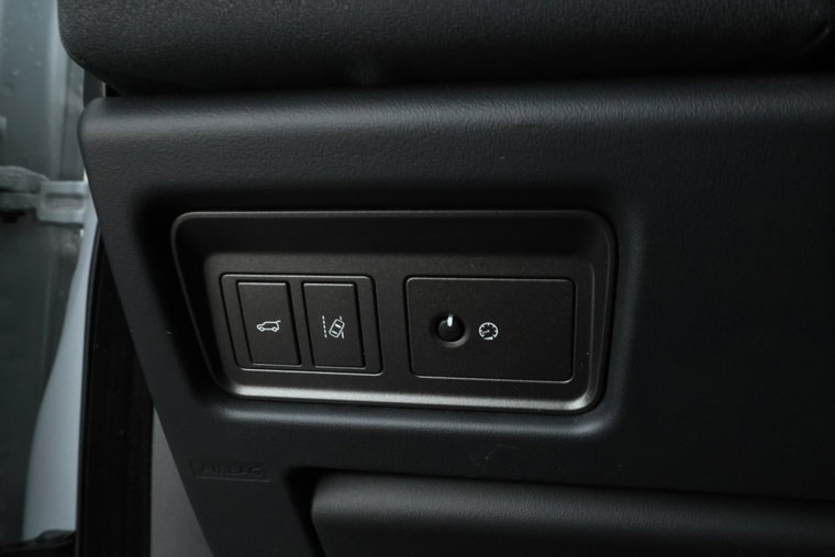 Vehicle Image 25