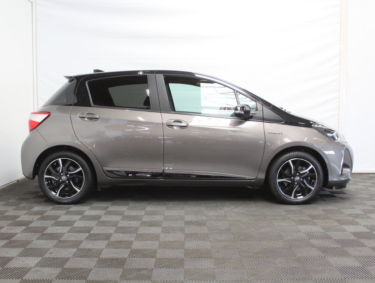 Vehicle Image 15