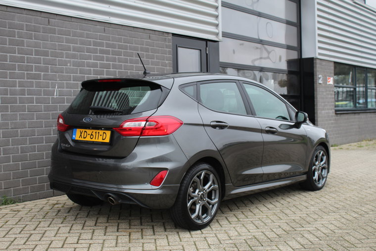 Vehicle Image 5