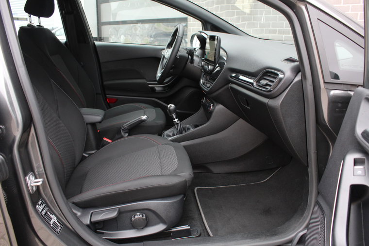 Vehicle Image 9