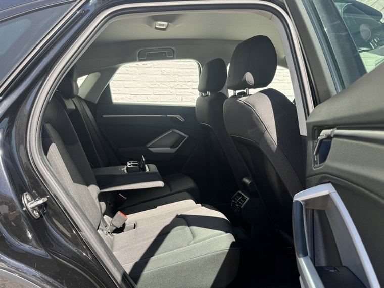 Vehicle Image 38