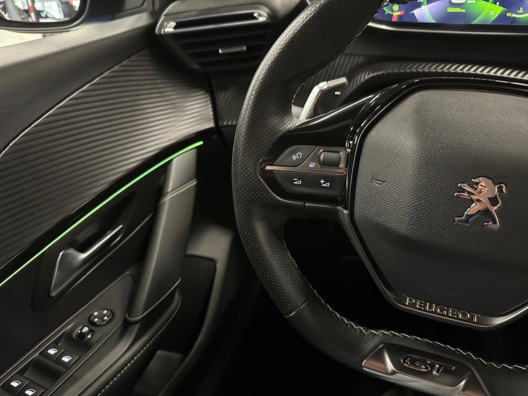 Vehicle Image 25